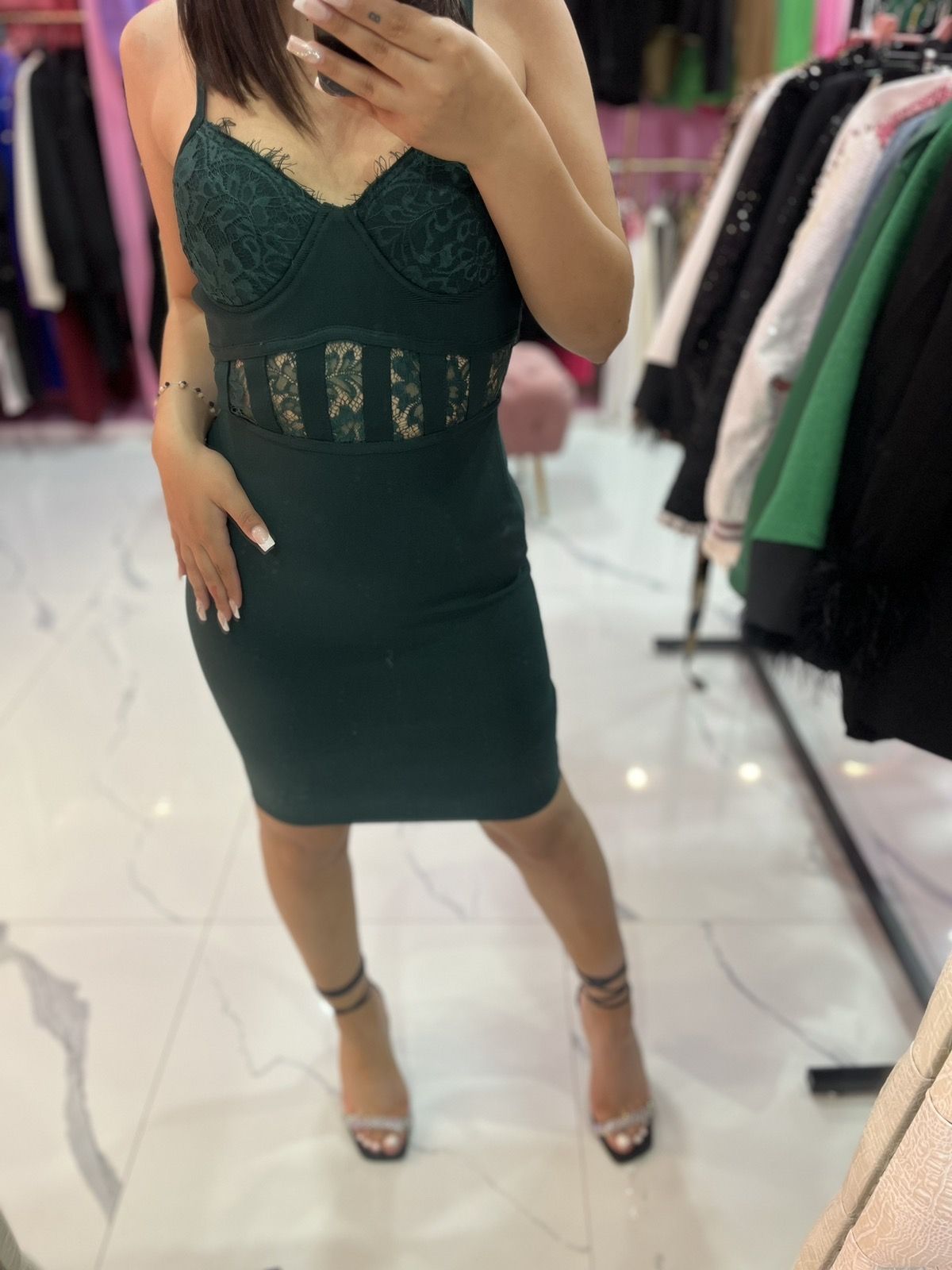Πράσινο φόρεμα ελαστικό δαντέλα