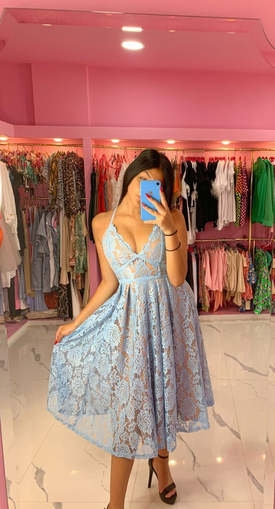 Γαλάζιο φόρεμα με δαντέλα